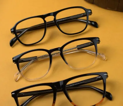 Eyewear on colour